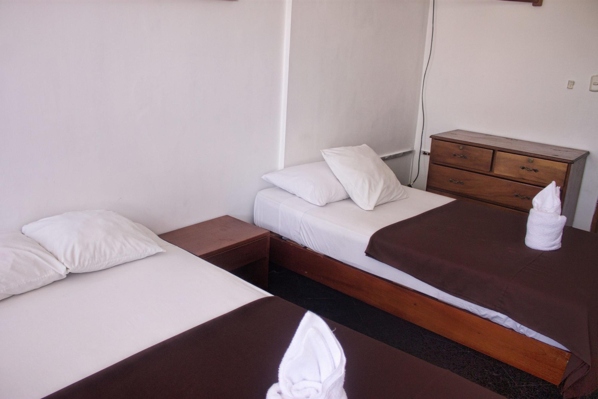 Amazon Hotel Iquitos Exterior foto