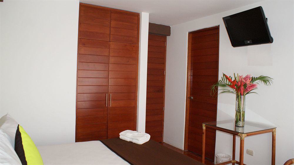 Amazon Hotel Iquitos Exterior foto